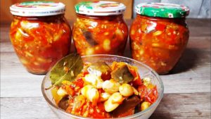 Съели банку за раз! Возьмите этот рецепт и готовьте побольше: баклажаны с фасолью и овощами на зиму